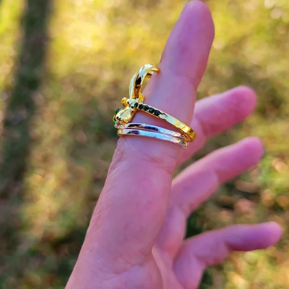 Disney Loki Gold Emerald Green 3 piece Ring Set Size 7.5 - Picture 7 of 12